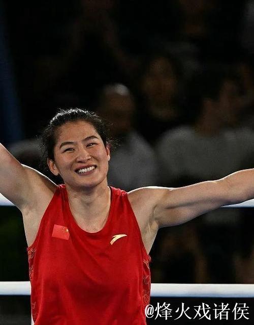 全运会拳击比赛：奥运冠军李倩晋级八强